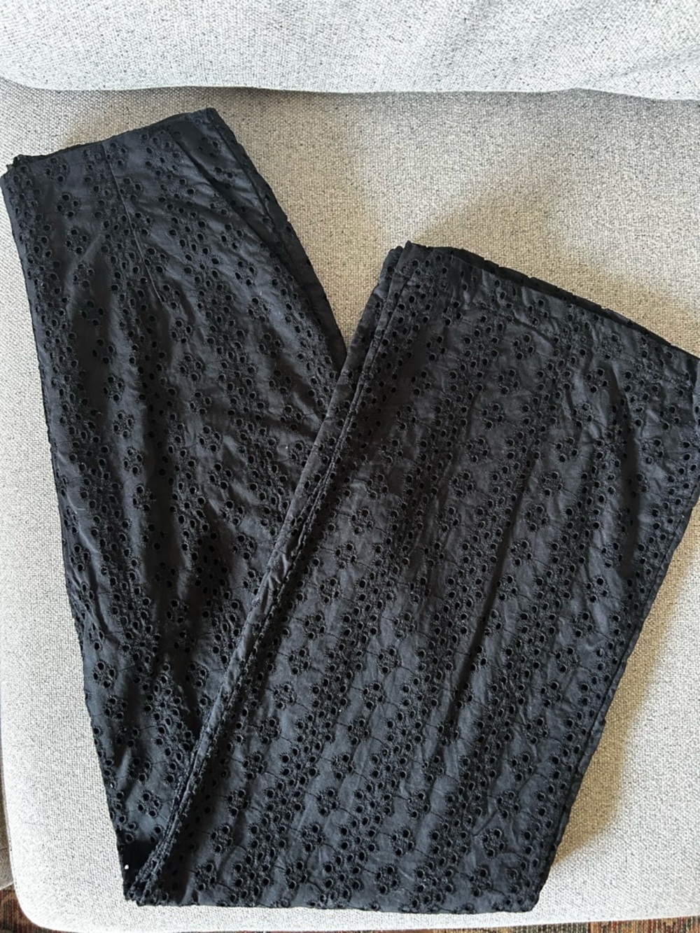 DKNY Eyelet Black Pants - Size 2 - Picture 4 of 7